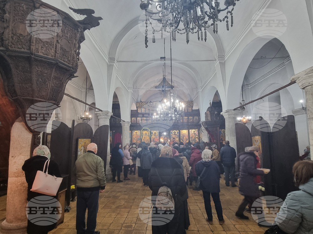 Плевен - църква "Свети Николай" - литургия