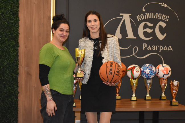 Община Разград: Призьорите от Общинския коледен учителски турнир получиха отличията си 