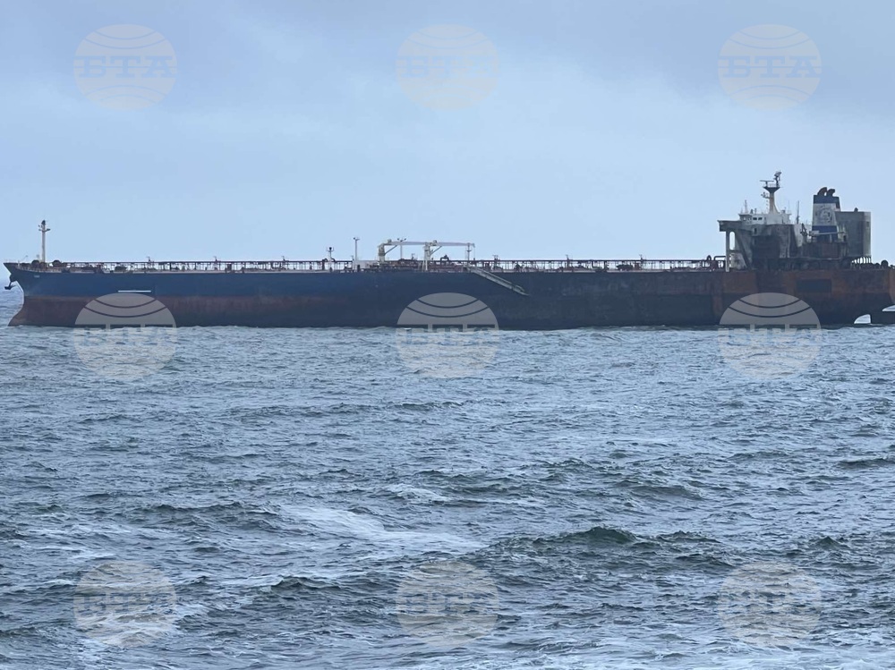 Three Members of Stranded Foreign Tanker's Crew Evacuated off Coast of Ahtopol 