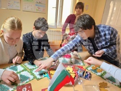 Сърбия - Българско неделно училище “ Любен Каравелов” - деца - работилници за изготвяне на подаръци и украса