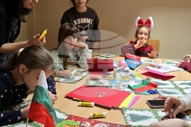 Сърбия - Българско неделно училище “ Любен Каравелов” - деца - работилници за изготвяне на подаръци и украса