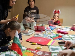 Сърбия - Българско неделно училище “ Любен Каравелов” - деца - работилници за изготвяне на подаръци и украса