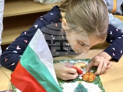 Сърбия - Българско неделно училище “ Любен Каравелов” - деца - работилници за изготвяне на подаръци и украса