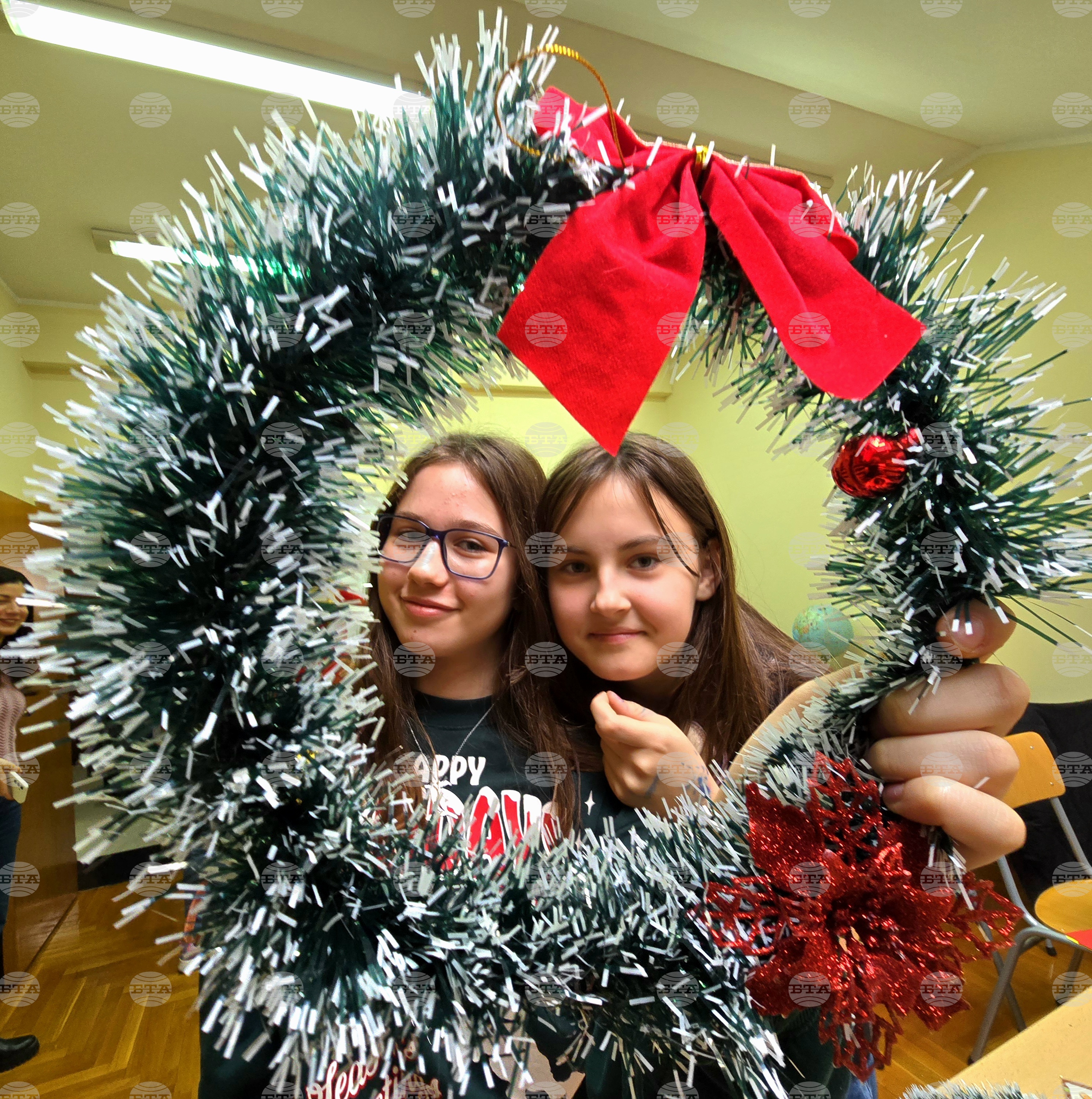 Сърбия - Българско неделно училище “ Любен Каравелов” - деца - работилници за изготвяне на подаръци и украса