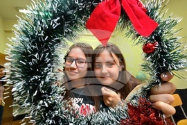 Сърбия - Българско неделно училище “ Любен Каравелов” - деца - работилници за изготвяне на подаръци и украса