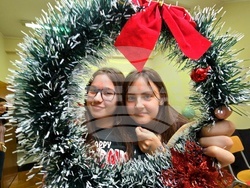 Сърбия - Българско неделно училище “ Любен Каравелов” - деца - работилници за изготвяне на подаръци и украса