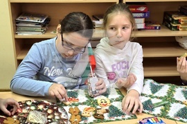 Сърбия - Българско неделно училище “ Любен Каравелов” - деца - работилници за изготвяне на подаръци и украса