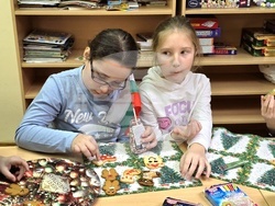 Сърбия - Българско неделно училище “ Любен Каравелов” - деца - работилници за изготвяне на подаръци и украса