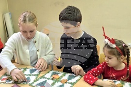 Сърбия - Българско неделно училище “ Любен Каравелов” - деца - работилници за изготвяне на подаръци и украса