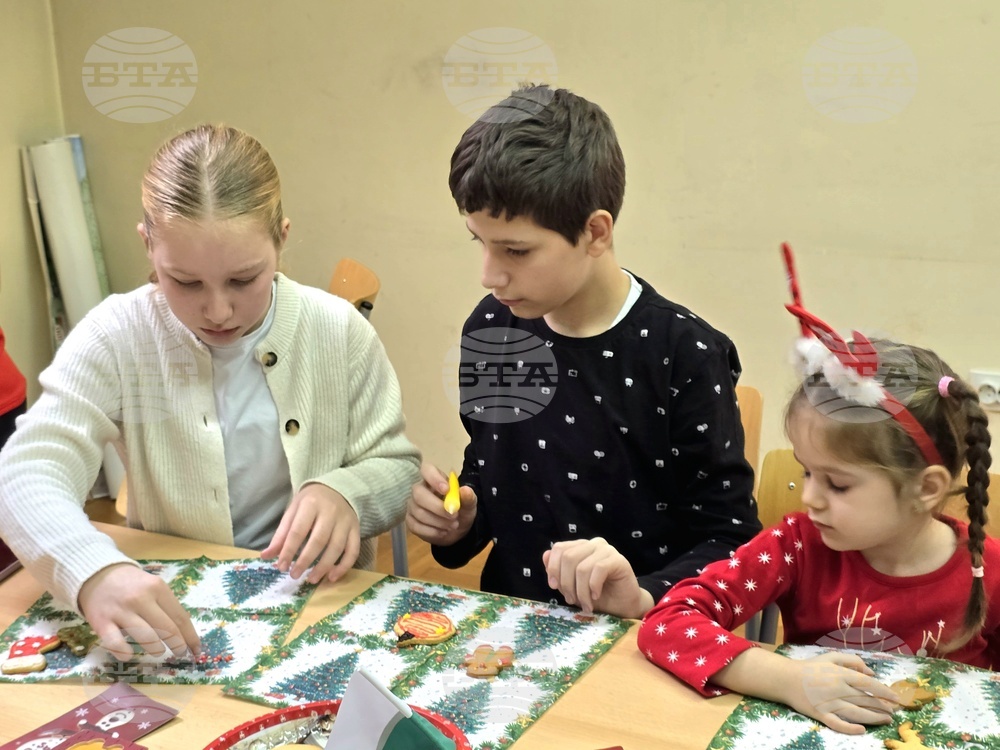 Сърбия - Българско неделно училище “ Любен Каравелов” - деца - работилници за изготвяне на подаръци и украса