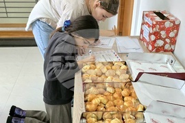 Сърбия - Българско неделно училище “ Любен Каравелов” - деца - работилници за изготвяне на подаръци и украса