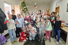 Сърбия - Българско неделно училище “ Любен Каравелов” - деца - работилници за изготвяне на подаръци и украса