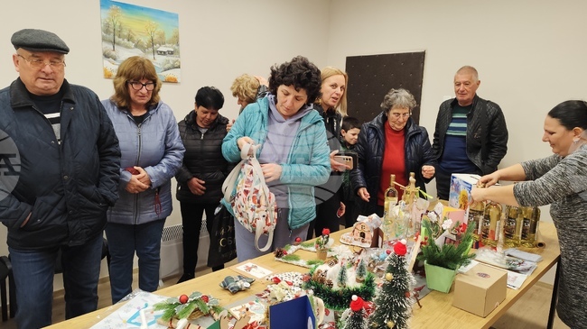 Жители на хасковското село Мандра събраха 3324 лева за неотложен ремонт на местния храм „Света Неделя“ на коледен базар
