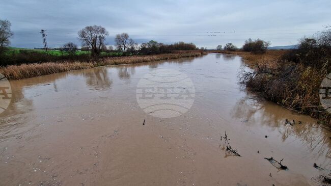 Частично бедствено положение е обявено в Стралджа заради наводнени над 10 къщи в квартал на града 