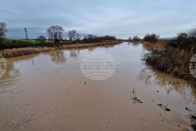 Частично бедствено положение е обявено в Стралджа заради наводнени над 10 къщи в квартал на града 