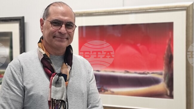 Когато черпим от силата на морето, ние ставаме силни, каза пред БТА Андрей Янев по повод новата си изложба „Тихи брегове“