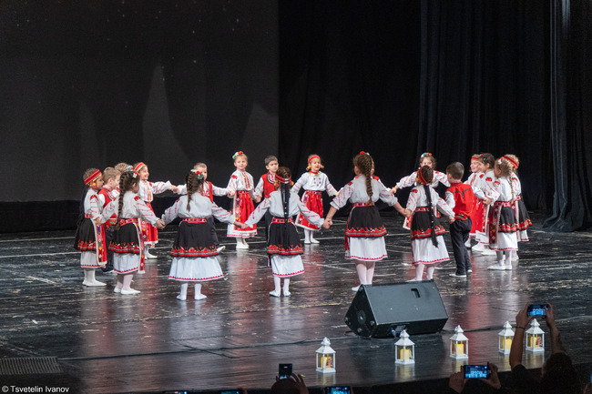 Сдружение "Родители на деца и възрастни с аутизъм - Русе": „Синьо сърце“ обедини стотици русенци около каузата на хората с аутизъм