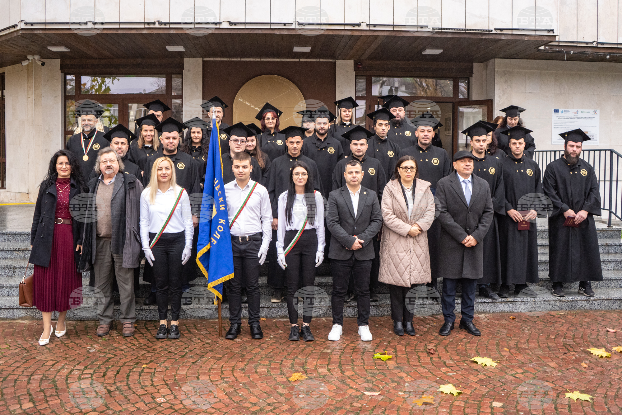 В Техническия колеж в Ловеч бяха връчени дипломите на випуск 2025