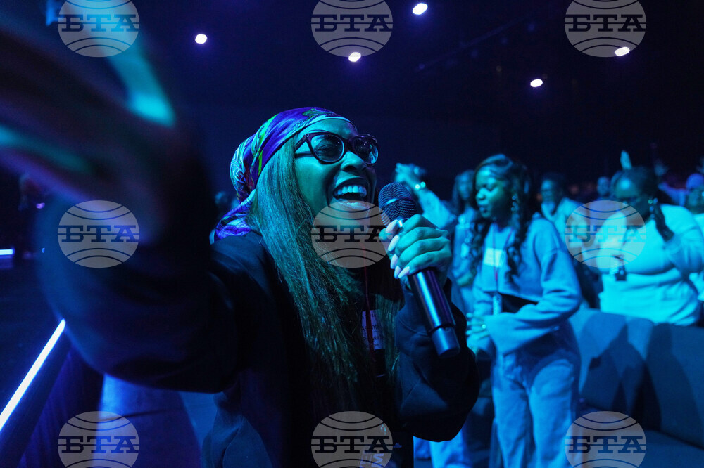 APTOPIX Fast Growing Church