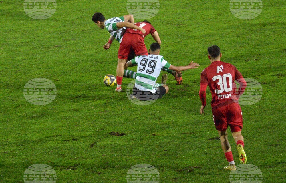 Черно море победи ЦСКА и изпревари "червените" в класирането в Първа лига