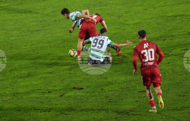 Черно море победи ЦСКА и изпревари "червените" в класирането в Първа лига