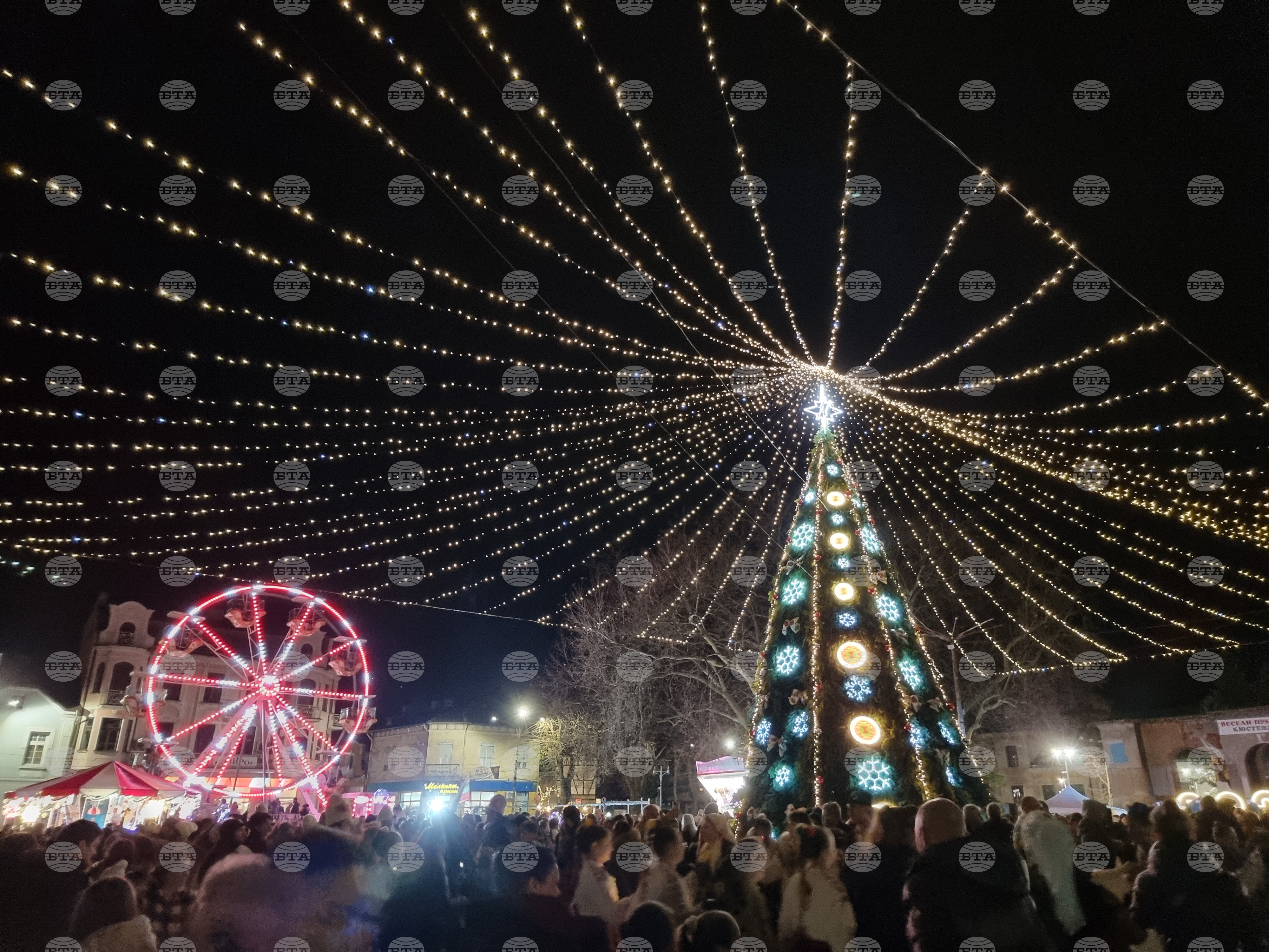 С тържествена церемония в Кюстендил запалиха празничните светлини