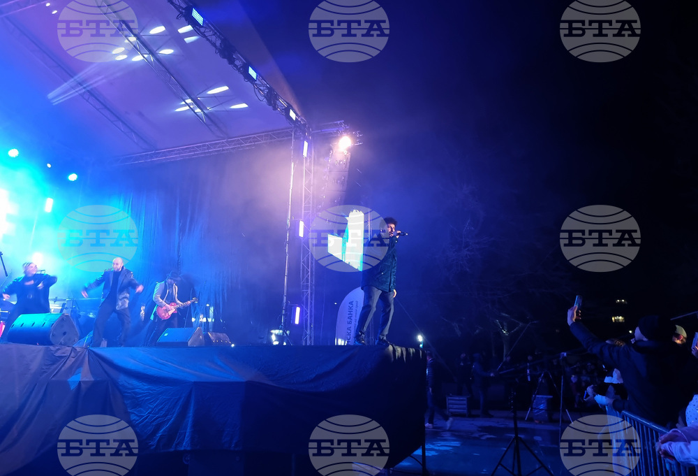 Бургас - празничен концерт и запалване на светлините на коледната елха