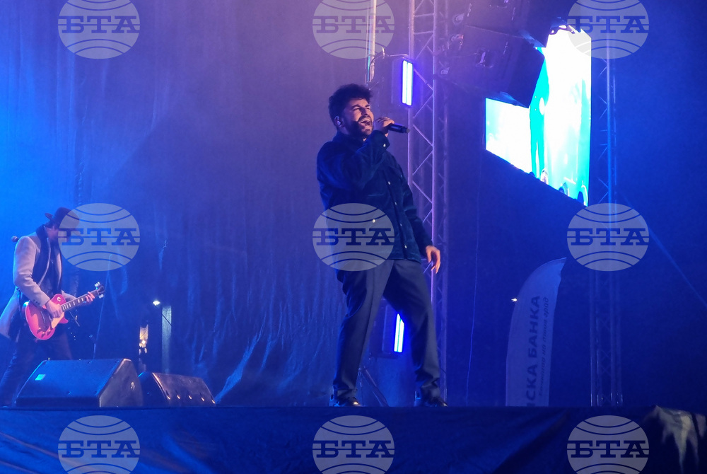 Бургас - празничен концерт и запалване на светлините на коледната елха