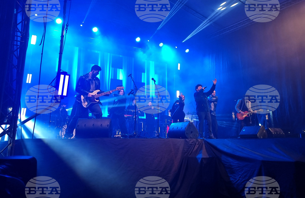 Бургас - празничен концерт и запалване на светлините на коледната елха