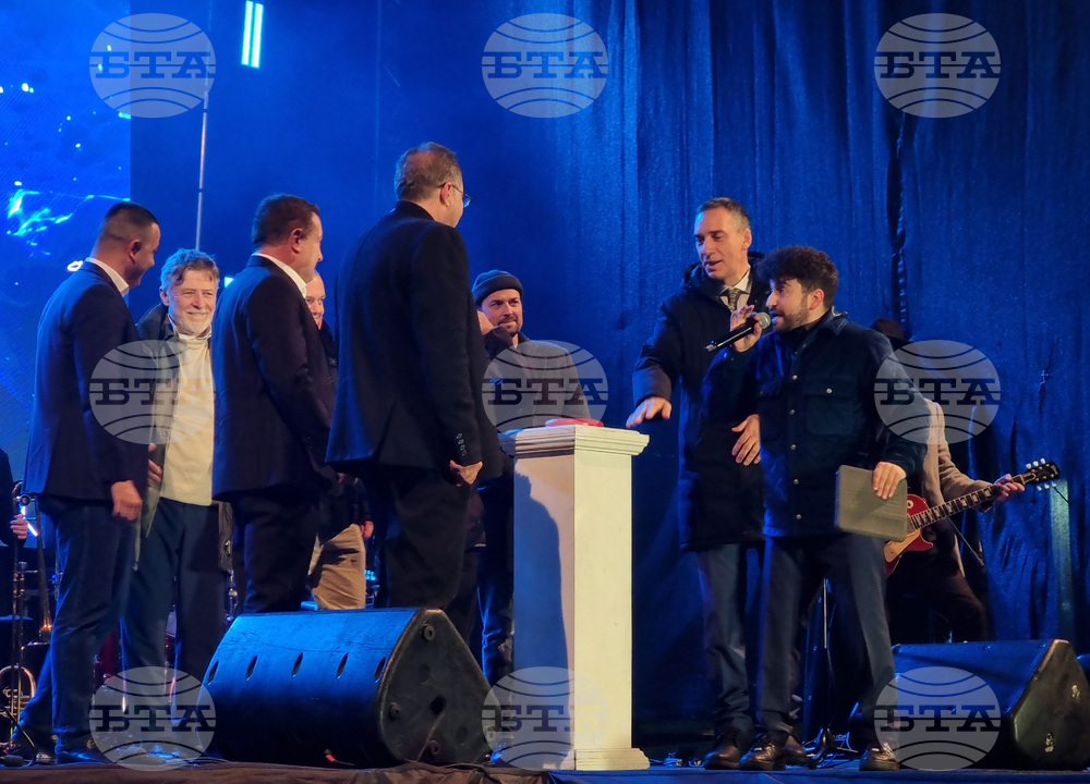 Бургас - празничен концерт и запалване на светлините на коледната елха