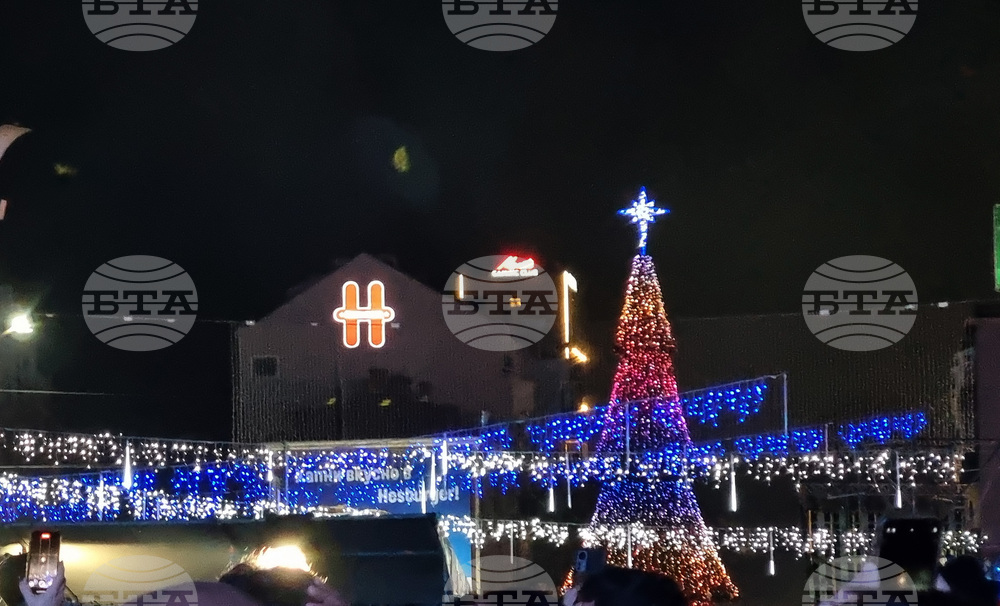 Бургас - празничен концерт и запалване на светлините на коледната елха