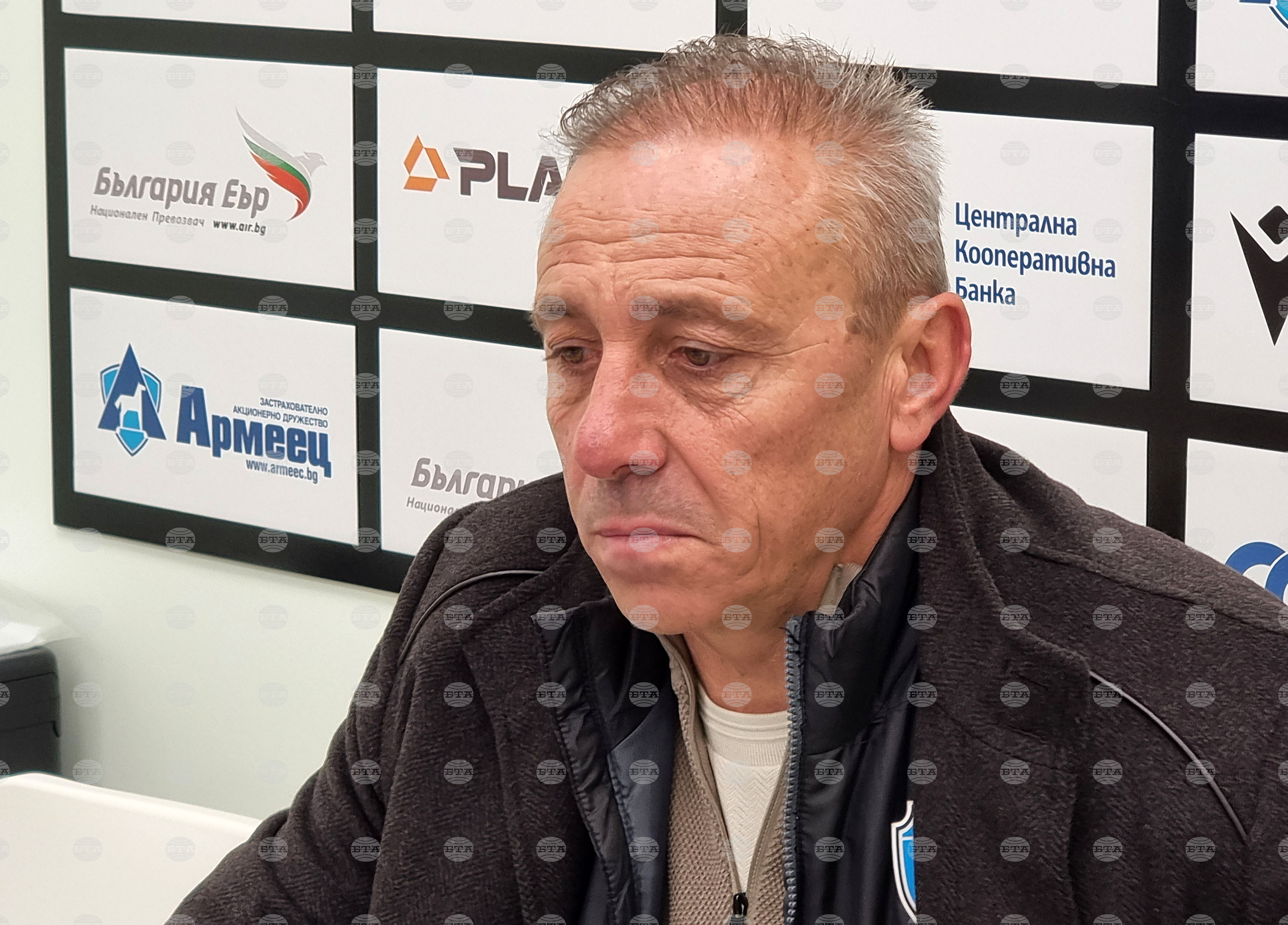 "Доволни сме от себераздаването", каза след успеха над ЦСКА треньорът на Черно море Илиан Илиев