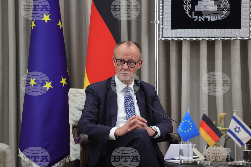 Ще запазим жив спомена за ужасяващото престъпление на Холокоста, заяви Мерц при посещението си на мемориалния комплекс "Яд Вашем"