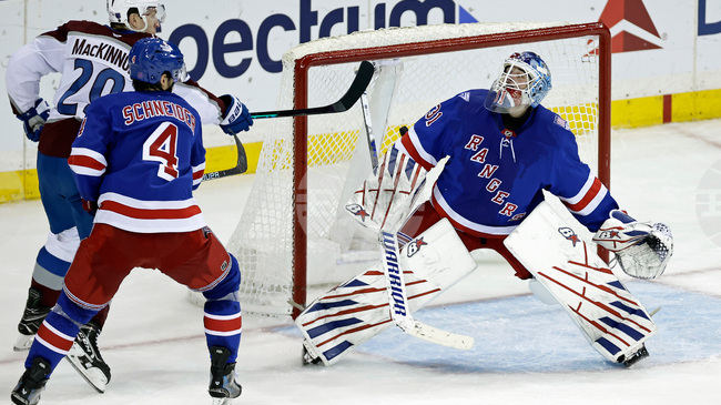 Нейтън Маккинън осигури победата на Колорадо над Ню Йорк Рейнджърс в продължението и води при голмайсторите 