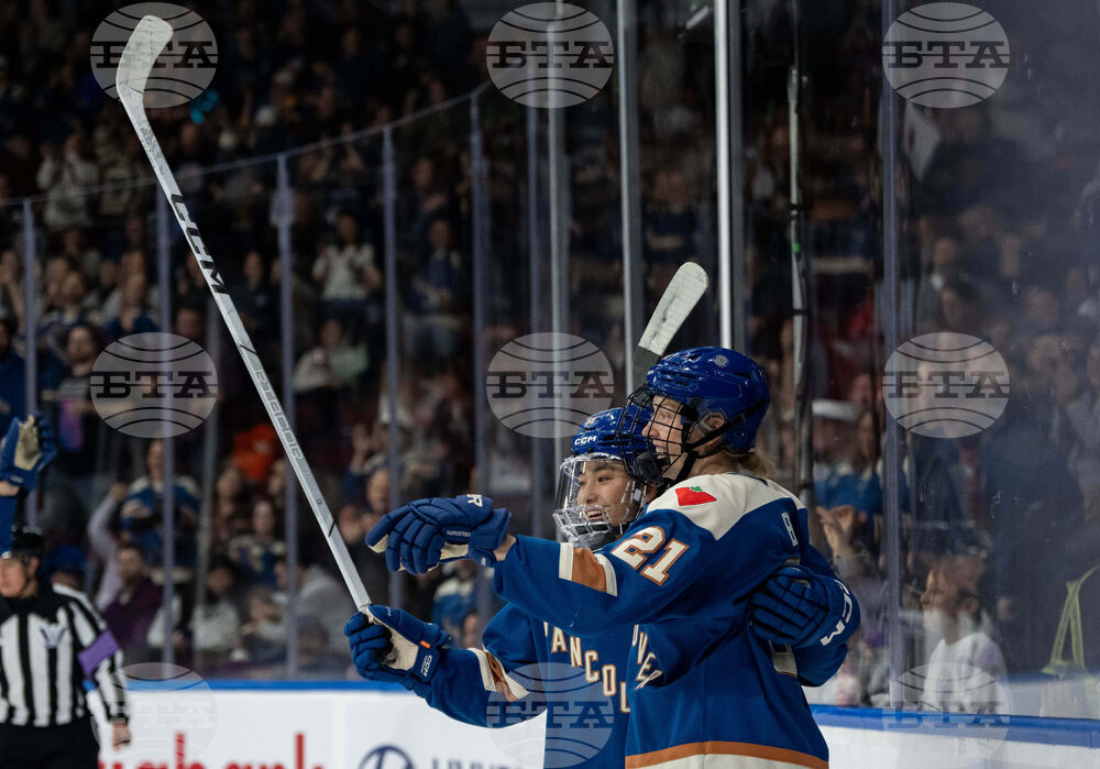 PWHL Sirens Goldeneyes Hockey