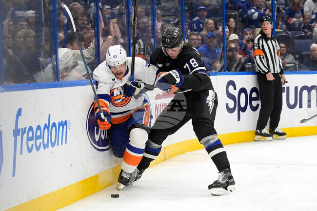 Islanders Lightning Hockey