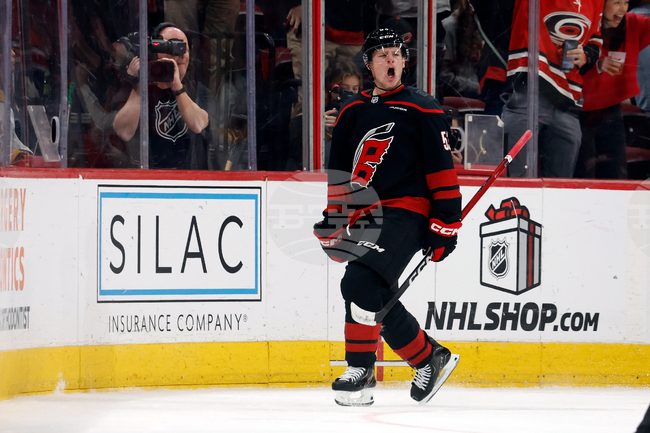 CORRECTION Predators Hurricanes Hockey