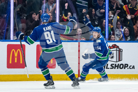 Wild Canucks Canucks