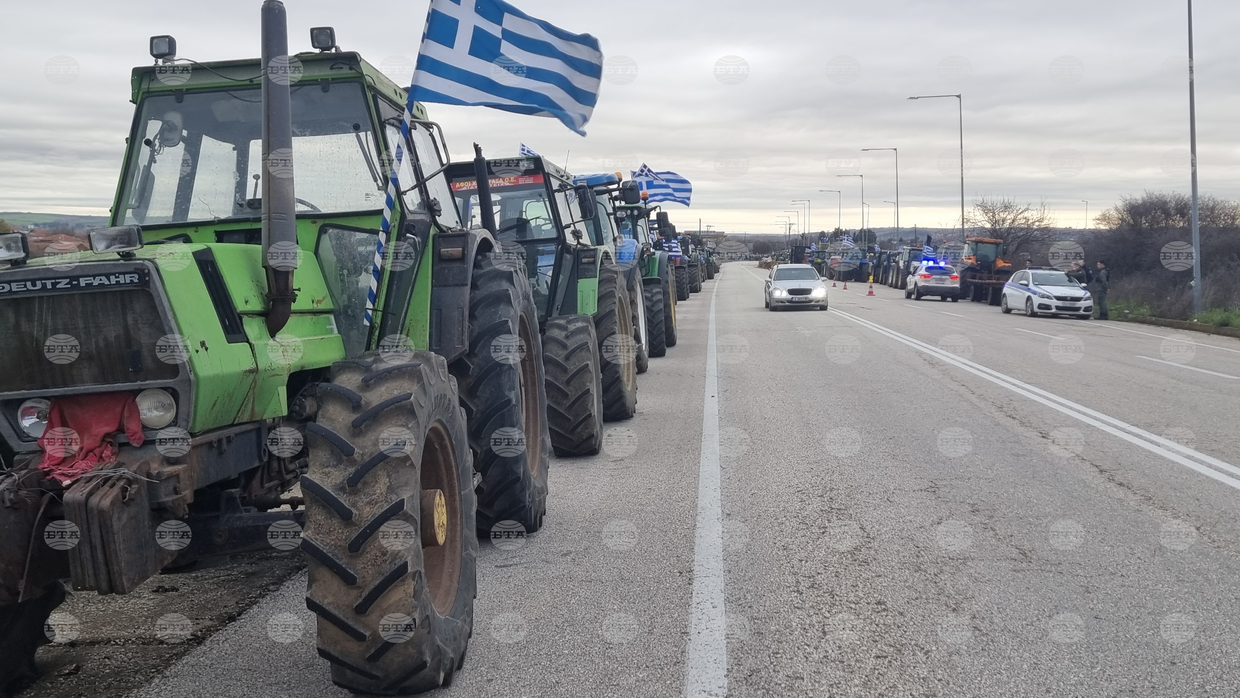 Zaradi stavke grških kmetov možne težave na mejnih prehodih z Grčijo