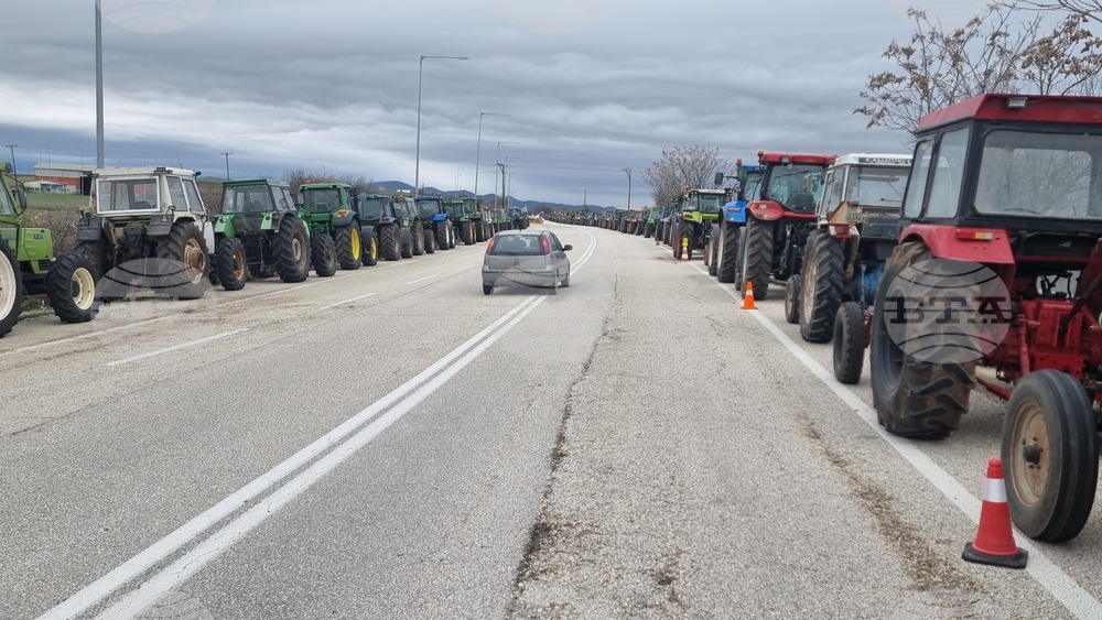 Временно е преустановено движението на камиони през преходите "Кулата", "Илинден" и "Капитан Петко войвода", съобщиха от "Гранична полиция"