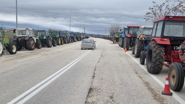 Временно е преустановено движението на камиони през преходите "Кулата", "Илинден" и "Капитан Петко войвода", съобщиха от "Гранична полиция"