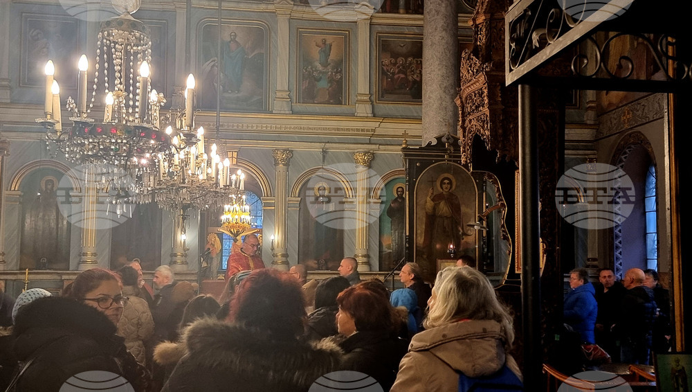 Плевен - храм "Света Параскева" - неделно богослужение