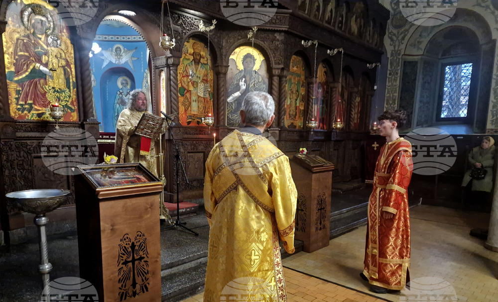 Търговище - храм „Св. Успение Богородично“ - неделна служба и проповед