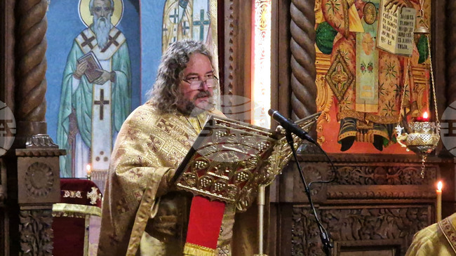 Да кроим душите си по-широко, според любовта Божия и вярата в Христос, призова в проповедта си отец Бисер Христов от Търговище