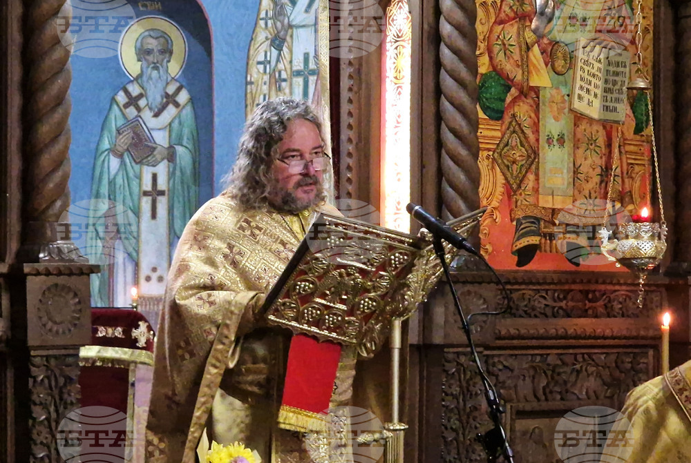 Търговище - храм „Св. Успение Богородично“ - неделна служба и проповед