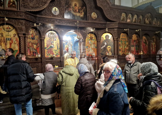 Търговище - храм „Св. Успение Богородично“ - неделна служба и проповед