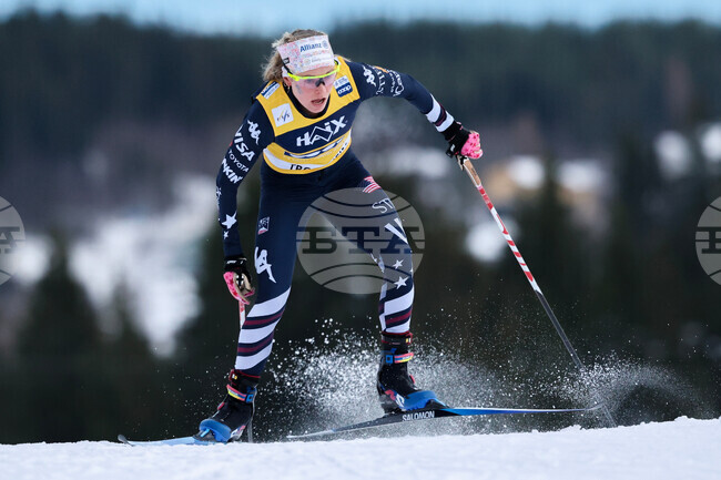 Джеси Дигинс триумфира в масовия старт при жените от веригата "Тур дьо ски"