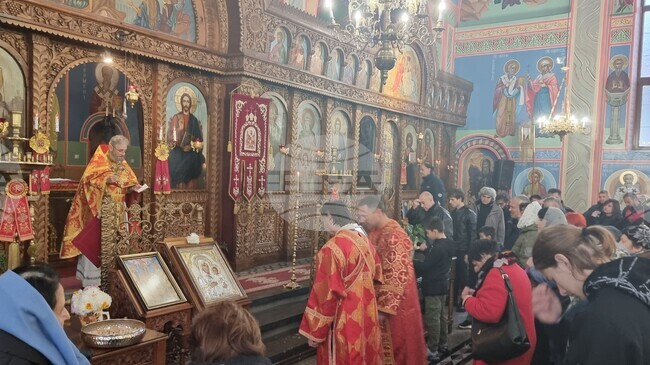 За св. Амвросий и св. Филотея Търновска говори отец Красимир в неделната си проповед в Шумен