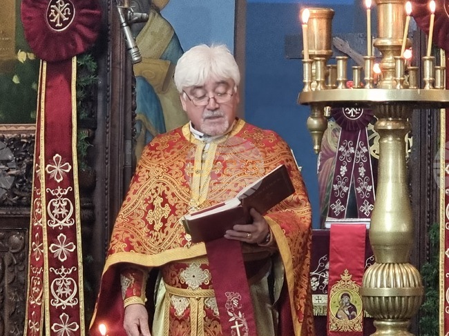 По-страшна от телесната е духовната прегърбеност, каза отец Стоян от ямболския храм „Св. Георги“ в неделната си проповед