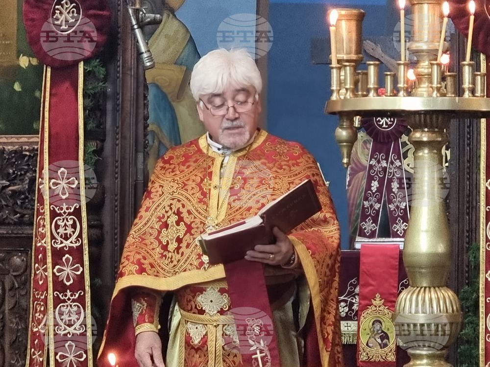 Ямбол - неделна литургия и украсяване на елха в храм "Св. Георги"